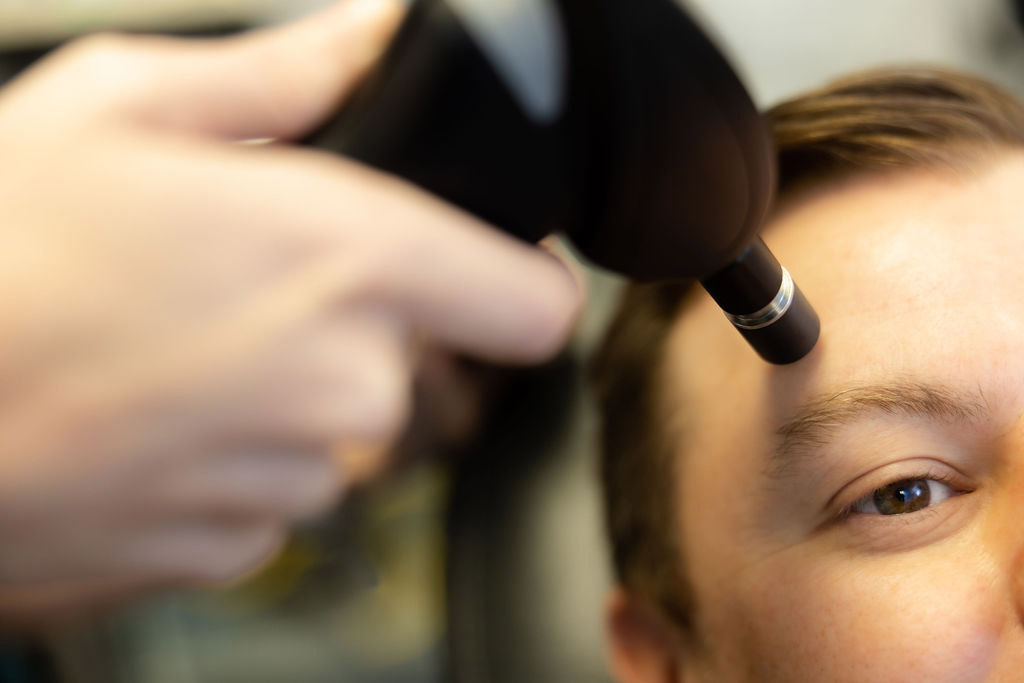 HydraLift Fusion: Close-up facial treatment near the forehead and eye