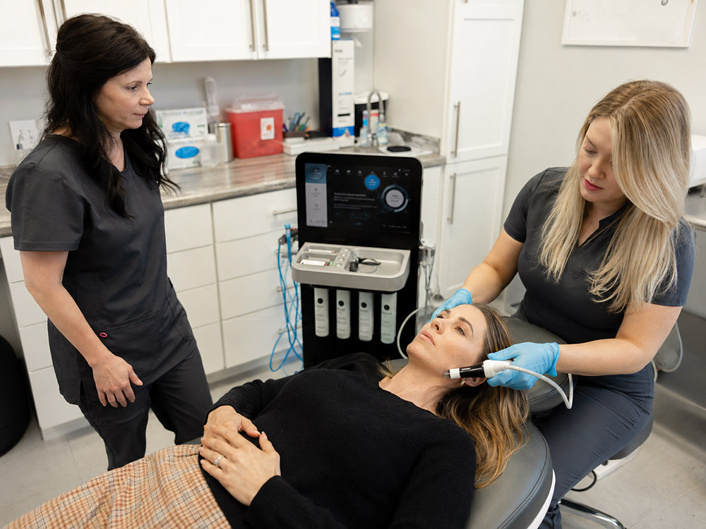 HydraLift Fusion: Patient receiving facial treatment with handheld device in clinic